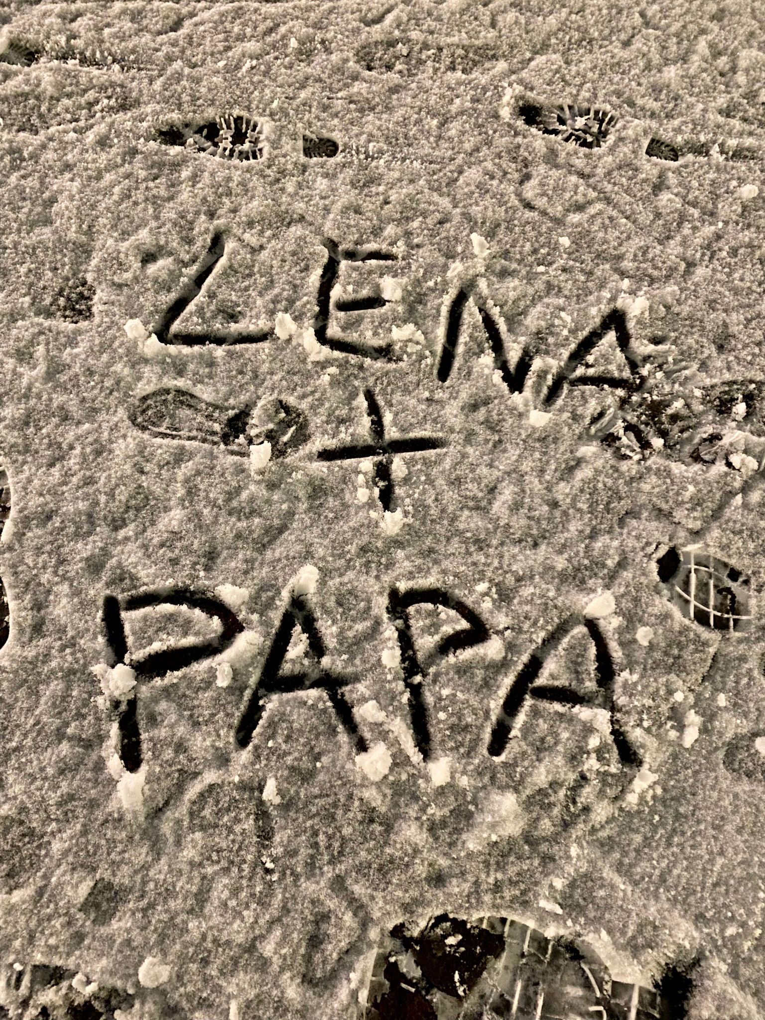 Lena und Papa im Schnee